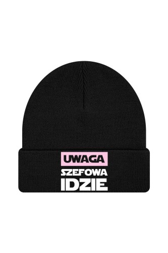 Czapka zimowa Uwaga Szefowa Idzie - czarna