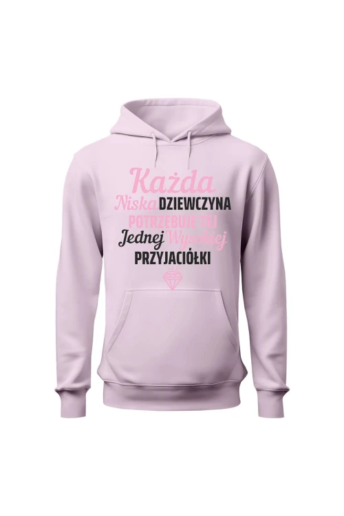 Bluza damska z kapturem Każda niska dziewczyna potrzebuje tej jednej wysokiej przyjaciółki - różowa