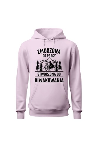 Bluza damska z kapturem Zmuszona do pracy, stworzona do biwakowania - różowa